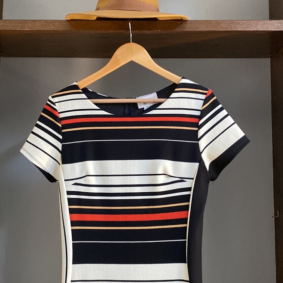 Boutique dress- form fitting, like new. Size large - Picture 2 of 6